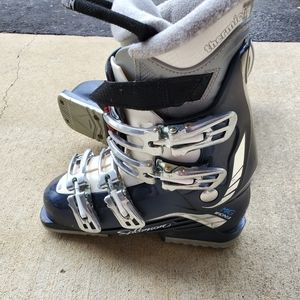 Salomon Women's Ski Boots - Size 7-7.5, 24.5